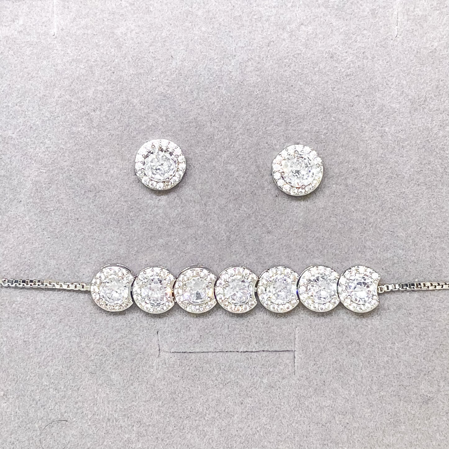 Ensemble de boucles d'oreilles et de bracelet en cristal argenté Selena