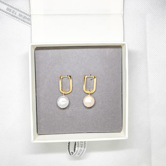 Boucle d'oreille Huggie en perles lilas