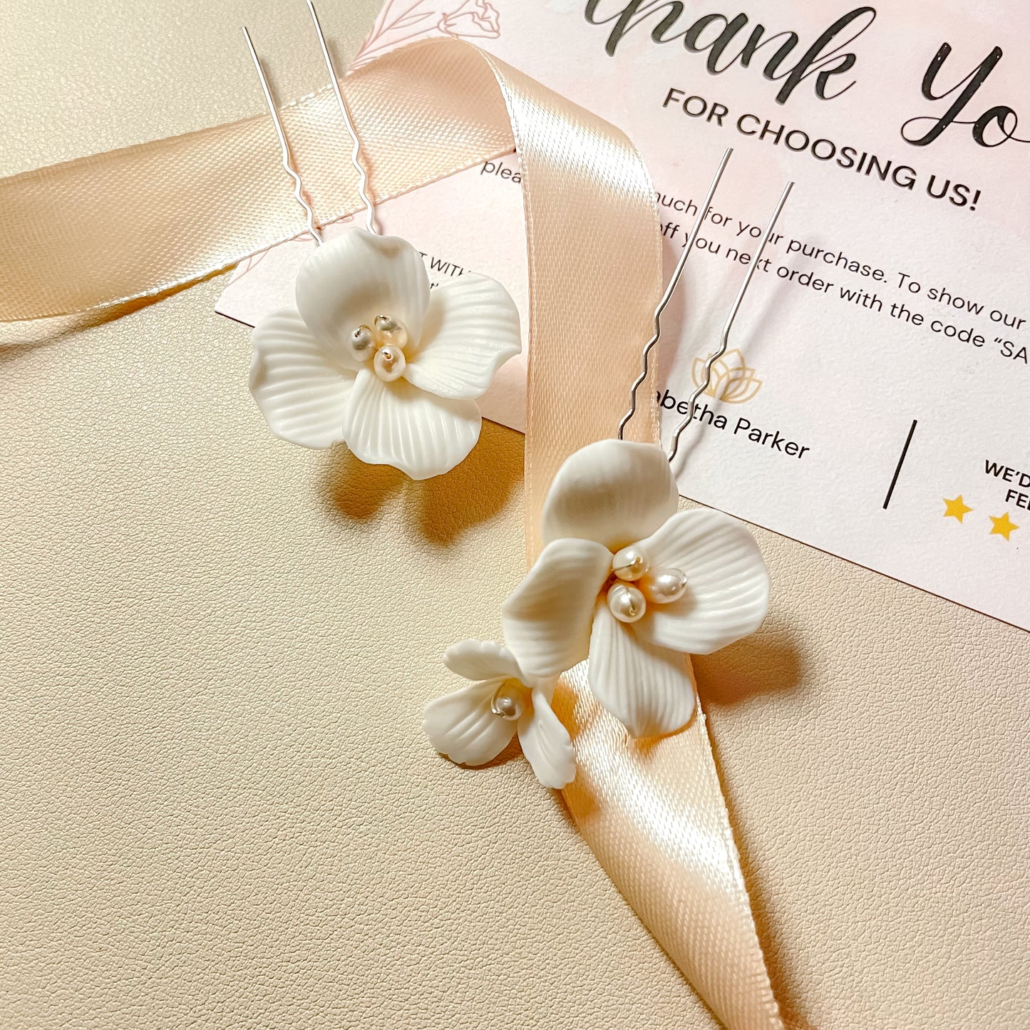 Épingles à cheveux Arya à fleurs blanches et perles