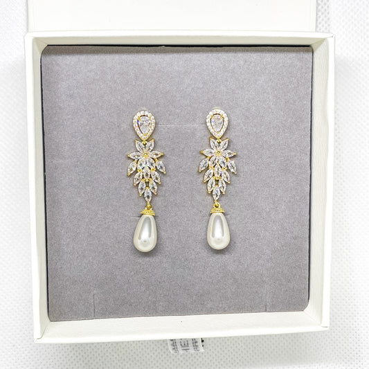 Boucles d'oreilles pendantes en perles CZ Sophia