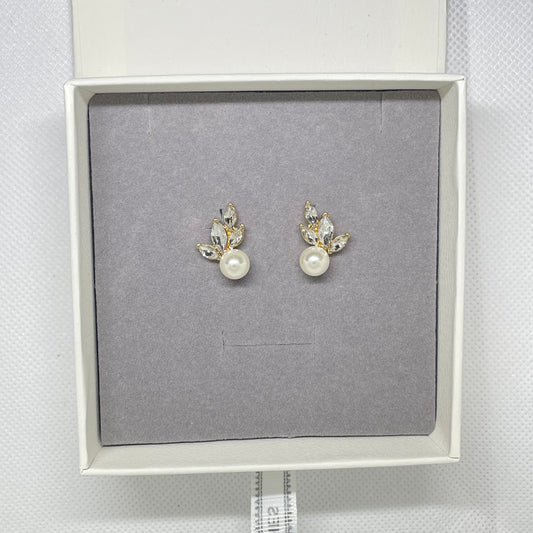 Boucles d'oreilles à tige en perles Sara Leaf