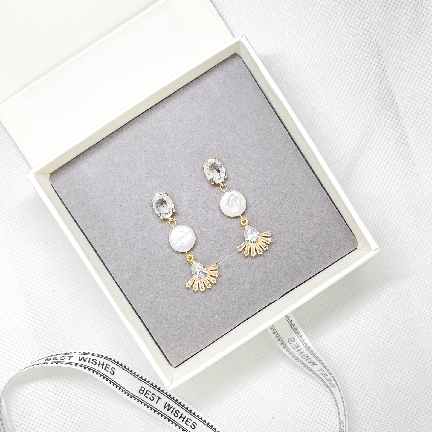 Boucle d'oreille en or et perles Ella