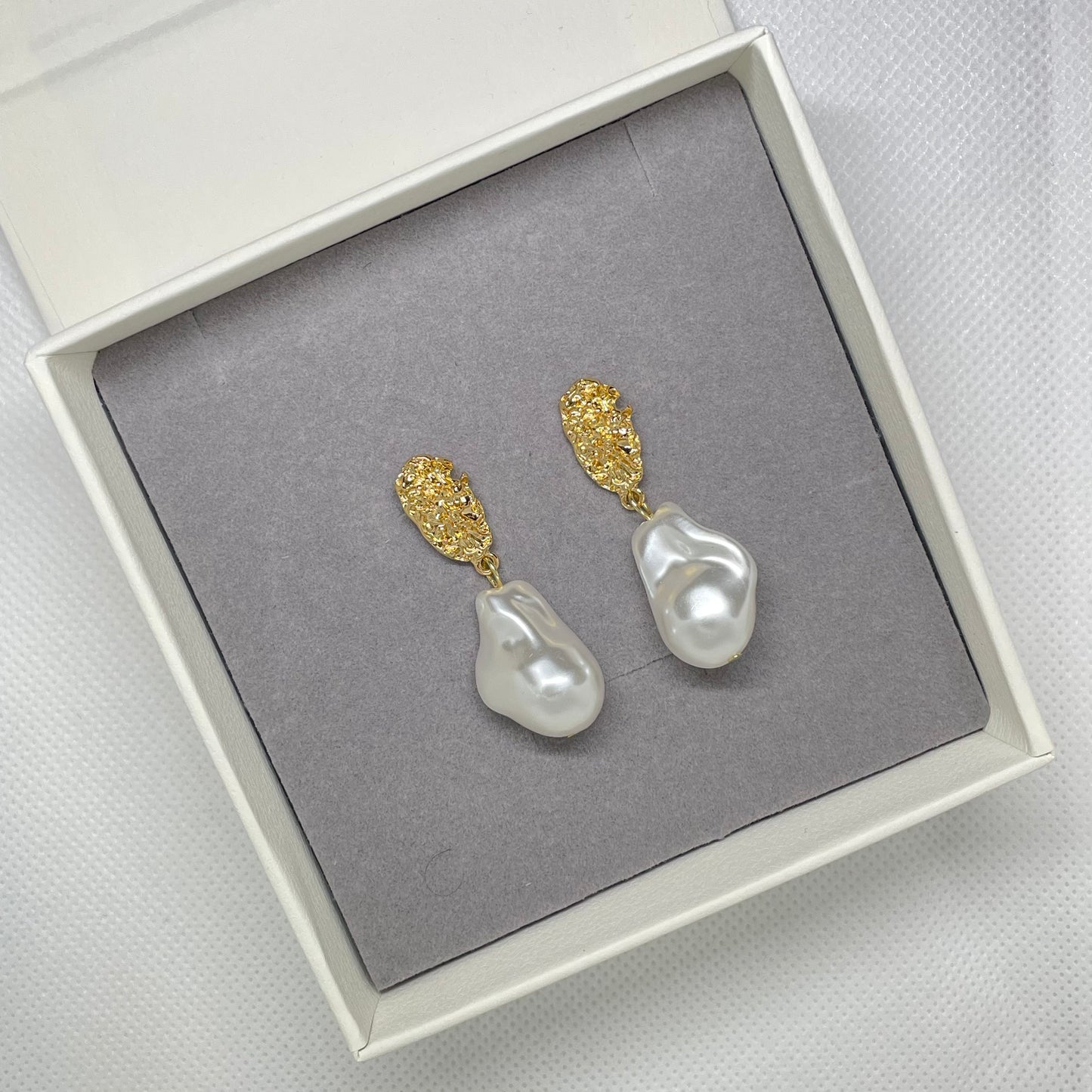 Lara Pearl Earring