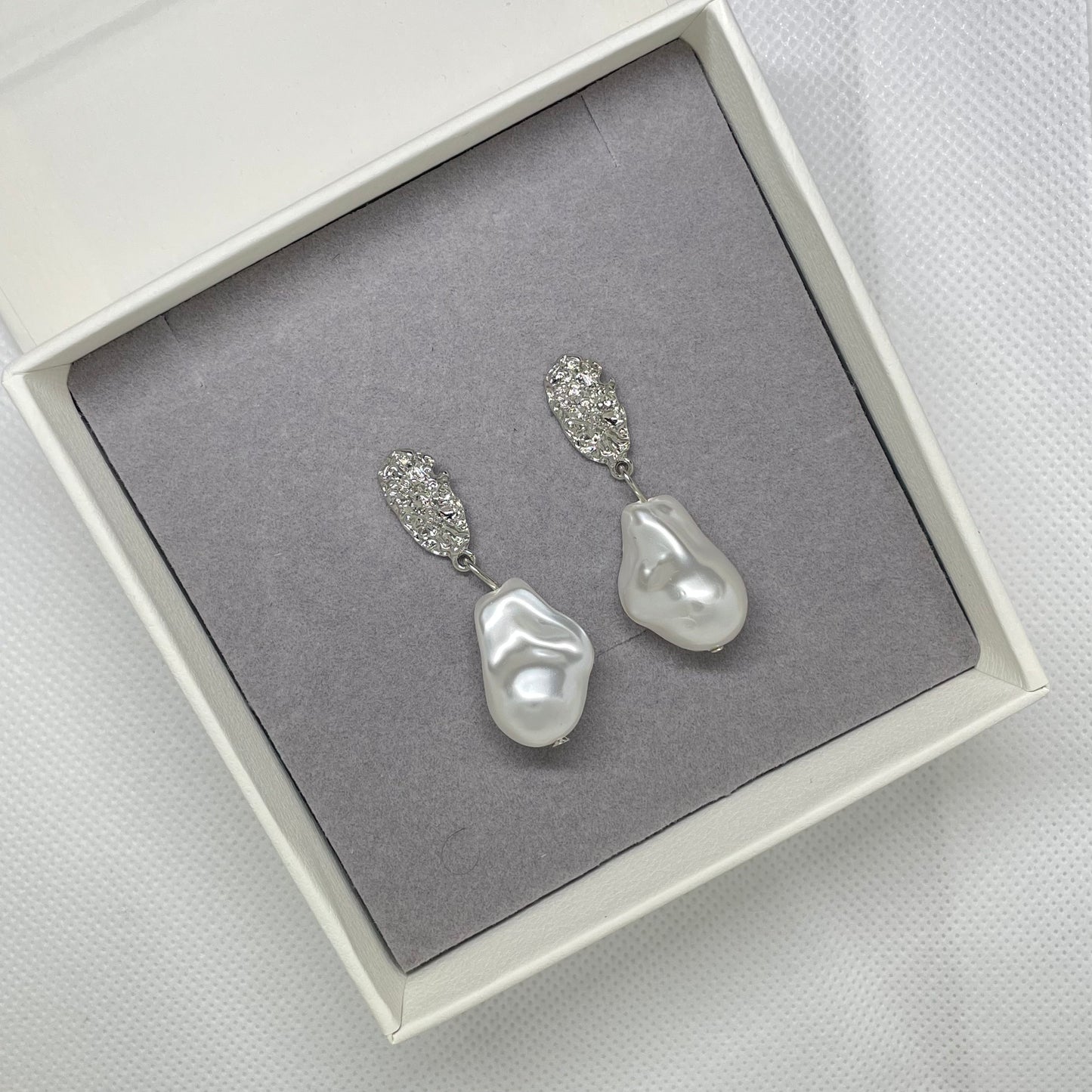 Lara Pearl Earring