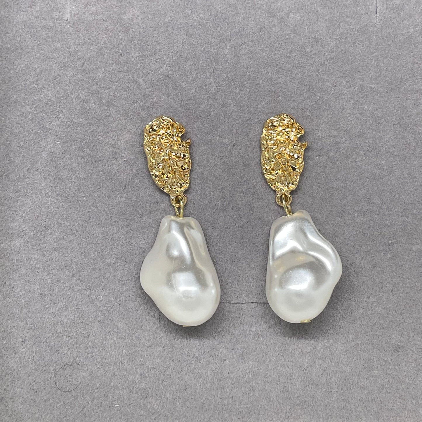 Lara Pearl Earring