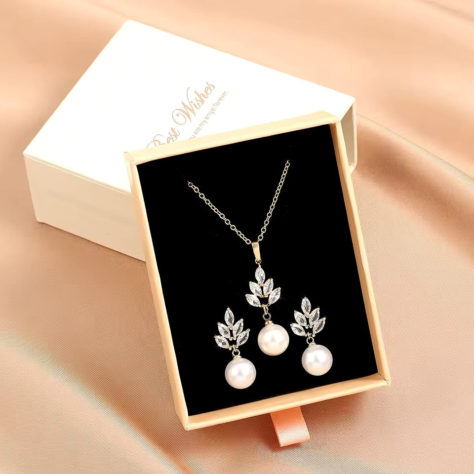Nadia Pearl Bridal Jewellery Set - Lizabetha Parker