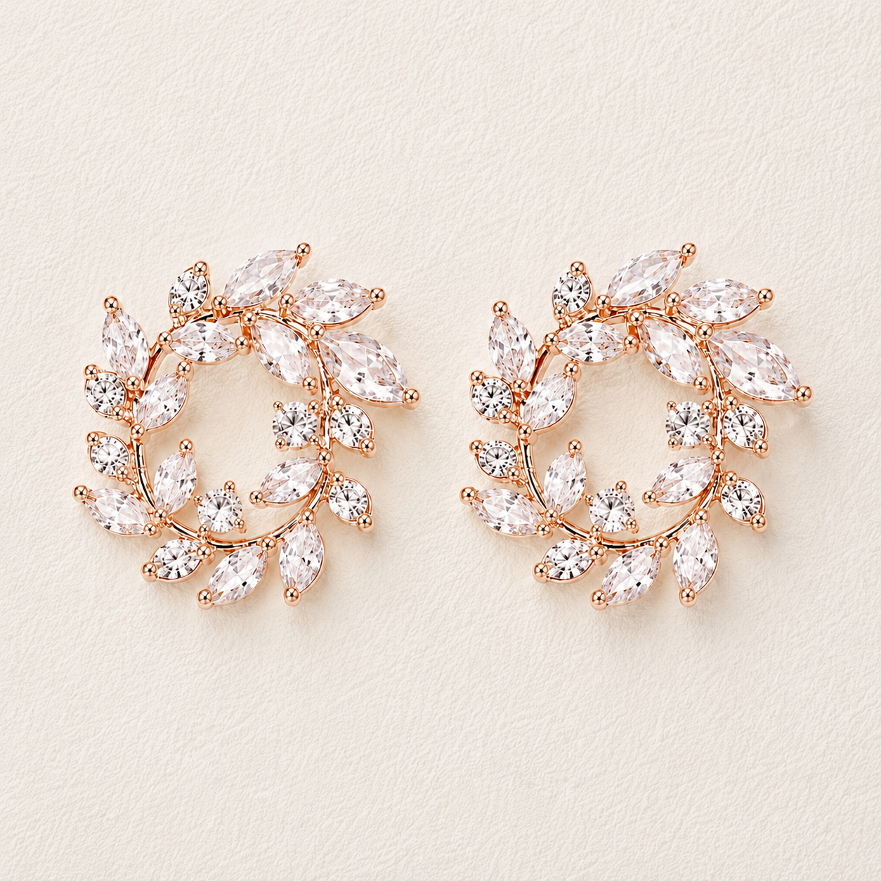 Boucles d'oreilles à tige Amelia en argent et zircone cubique