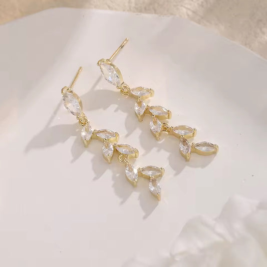 Boucles d'oreilles pendantes Aria en argent et oxyde de zirconium