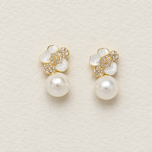 Boucles d'oreilles à tige délicates en perles dorées