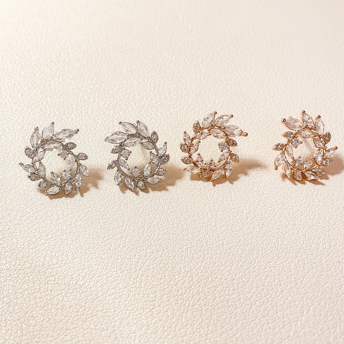 Boucles d'oreilles à tige Amelia en argent et zircone cubique