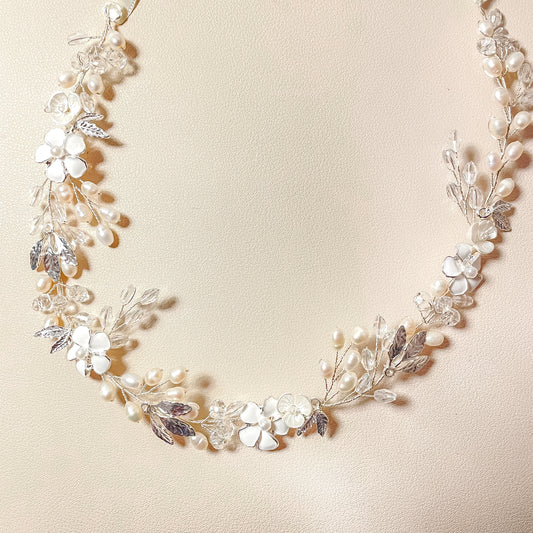 Vigne à cheveux bohème avec fleurs et strass Zara