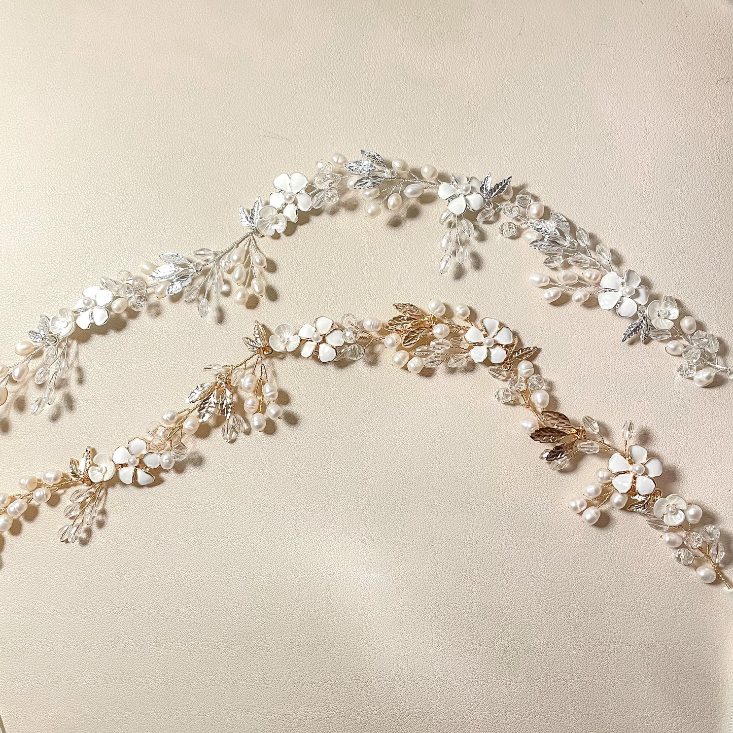 Vigne à cheveux bohème avec fleurs et strass Zara