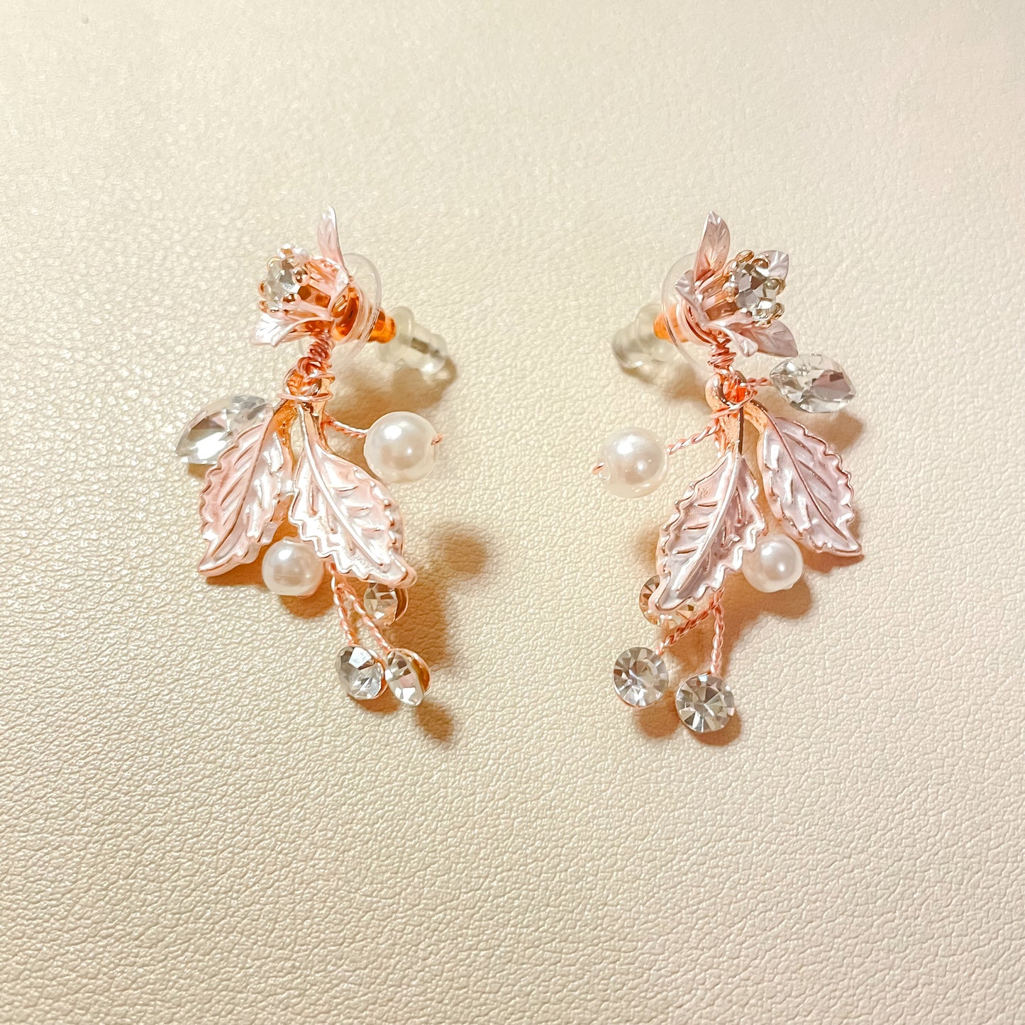 Boucles d'oreilles en vigne de fleurs de mariée Davina
