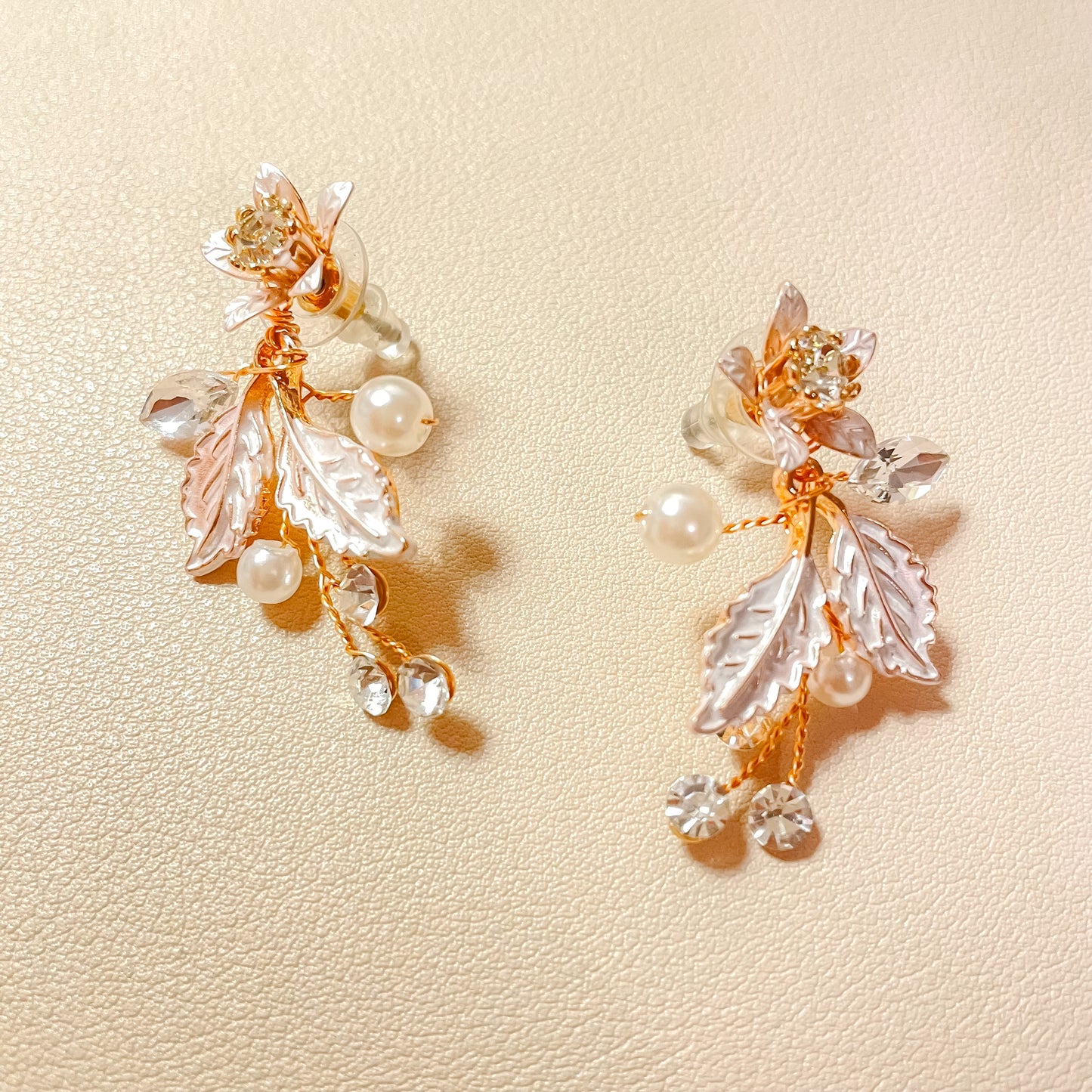 Boucles d'oreilles en vigne de fleurs de mariée Davina