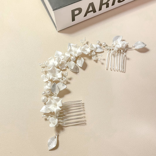 Peigne à cheveux Evelyn à fleurs blanches et cristaux