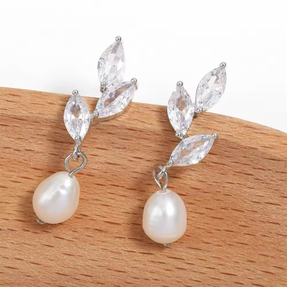 Boucles d'oreilles pendantes Lily Marquise en perles de zircone cubique