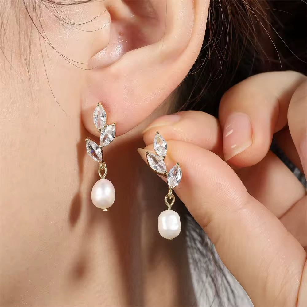 Boucles d'oreilles pendantes Lily Marquise en perles de zircone cubique