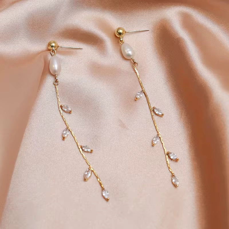 Riley Drop Pearl Earring - Lizabetha Parker