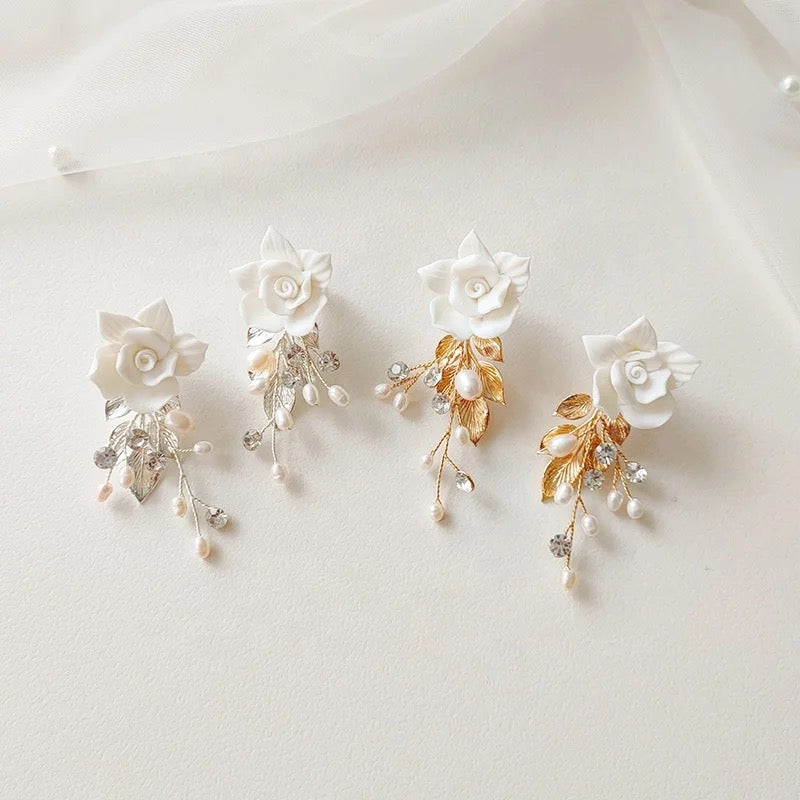 Mia White Flower and Leaf Earring