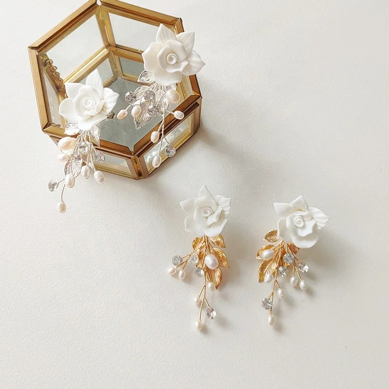 Mia White Flower and Leaf Earring