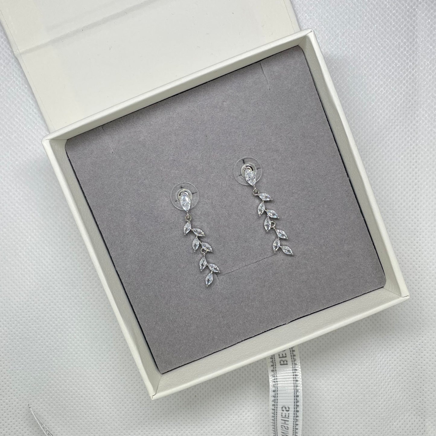 Boucles d'oreilles pendantes Aria en argent et oxyde de zirconium