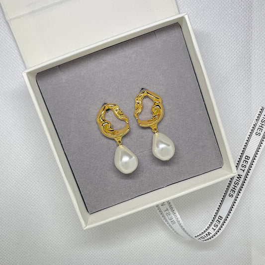 Lainey Pearl Earring