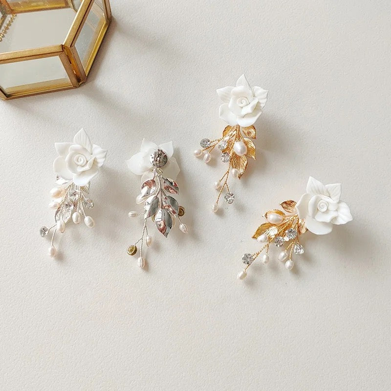 Mia White Flower and Leaf Earring