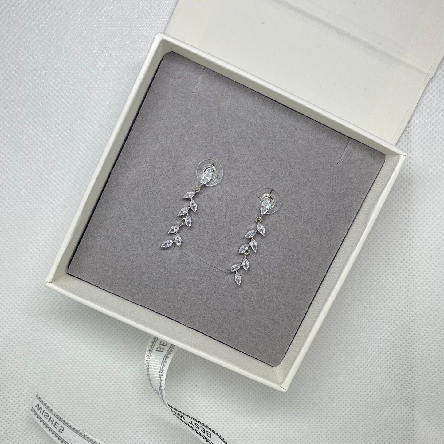 Boucles d'oreilles pendantes Aria en argent et oxyde de zirconium