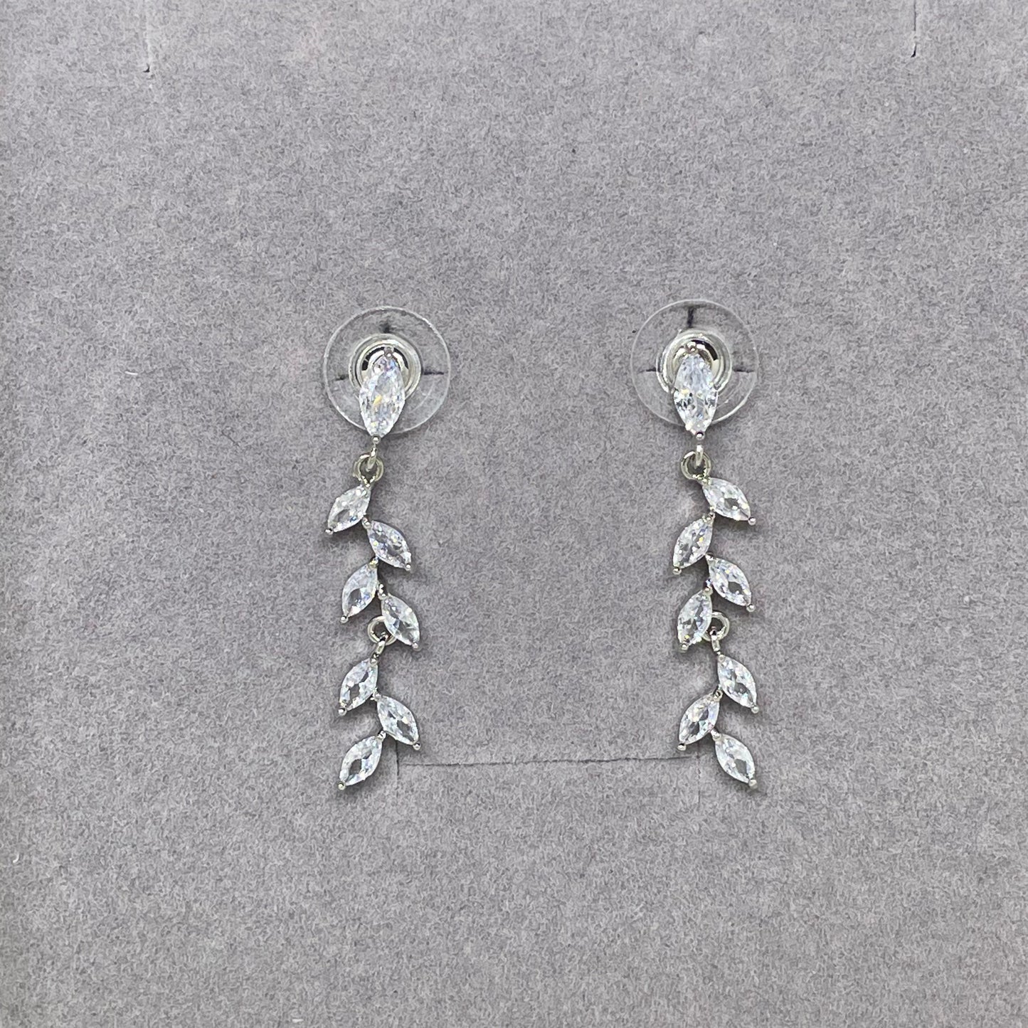 Boucles d'oreilles pendantes Aria en argent et oxyde de zirconium