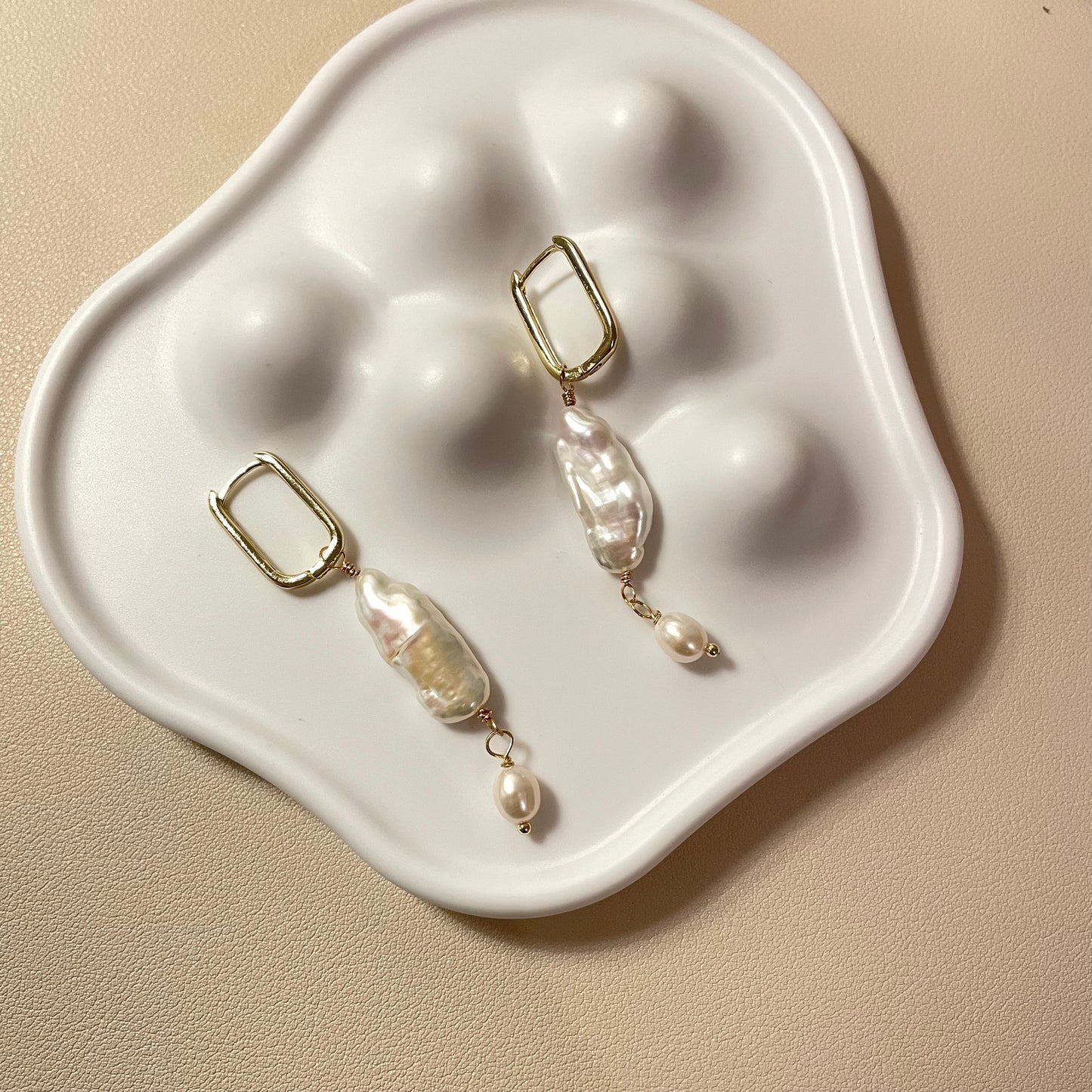 Cindy Pearl Huggie Earrings - Lizabetha Parker