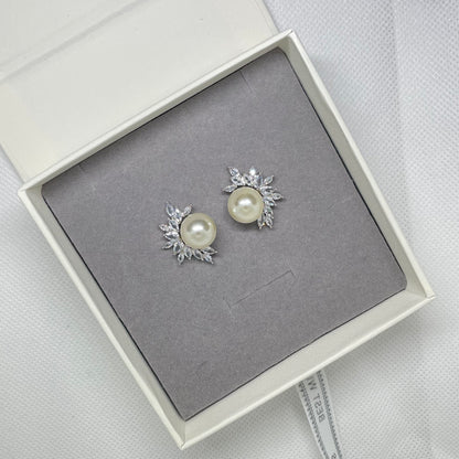 Boucles d'oreilles à tige en perles et zircones cubiques Fiona