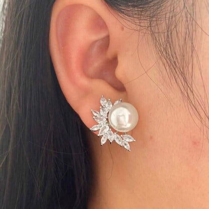 Boucles d'oreilles à tige en perles et zircones cubiques Fiona