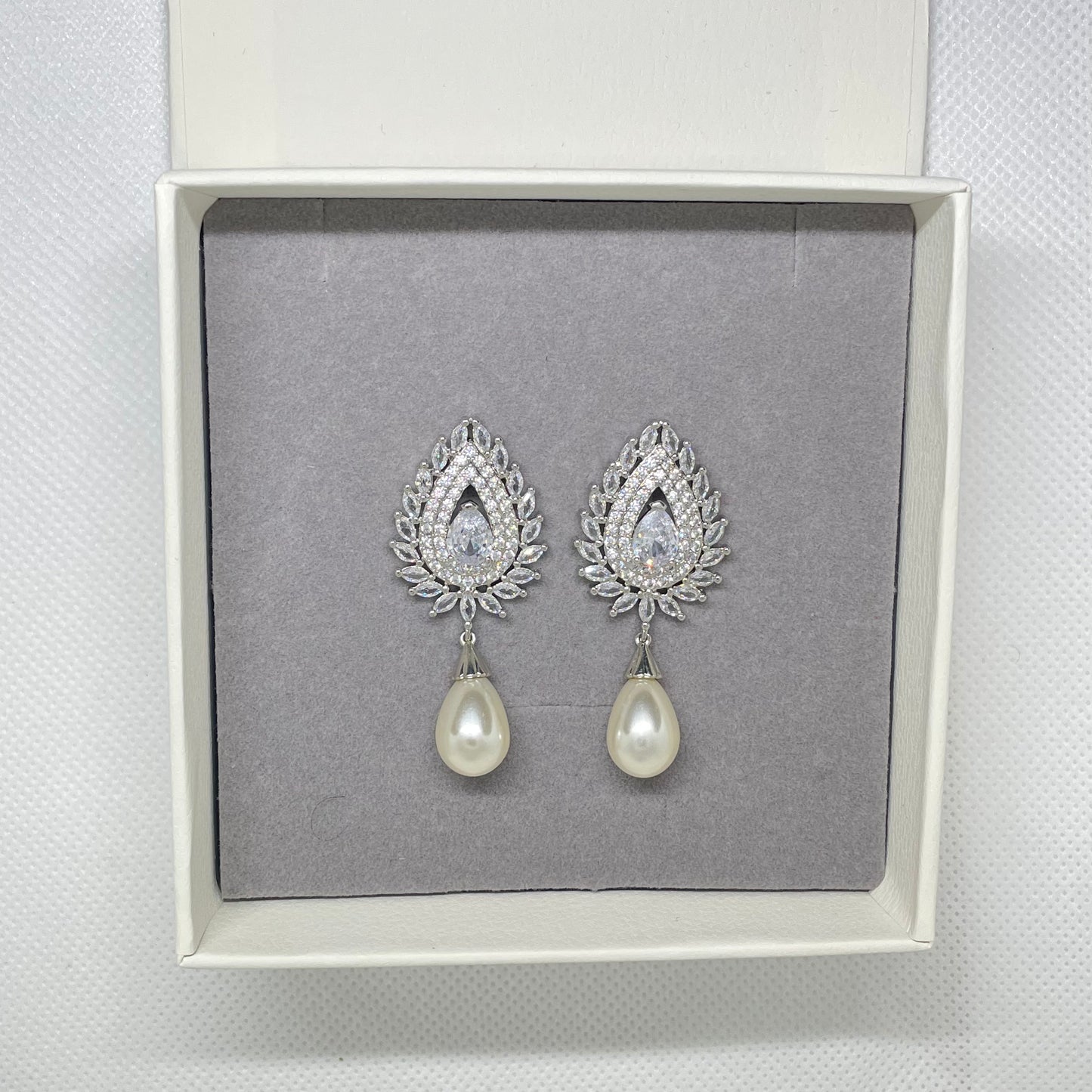 Eleanor Vintage Bridal Drop Earring