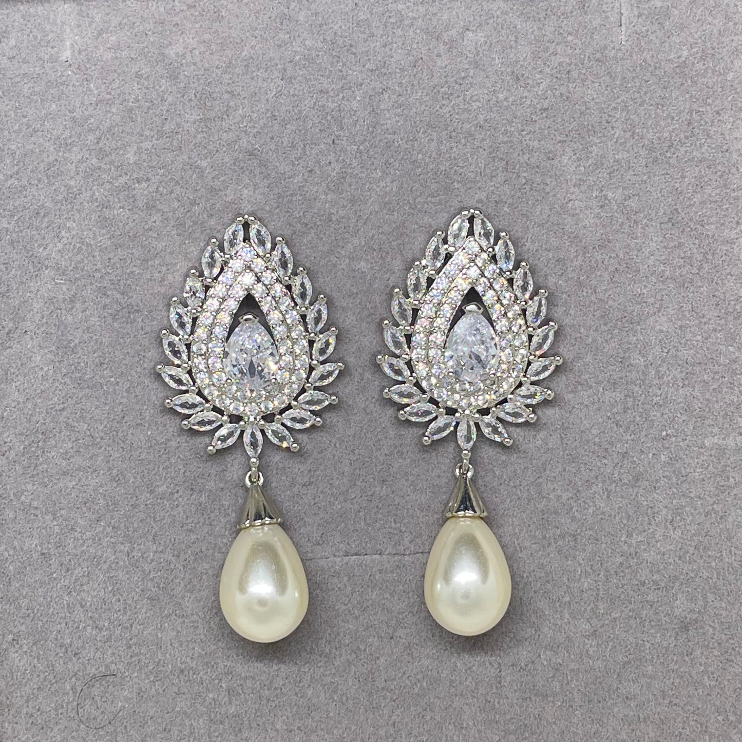Eleanor Vintage Bridal Drop Earring