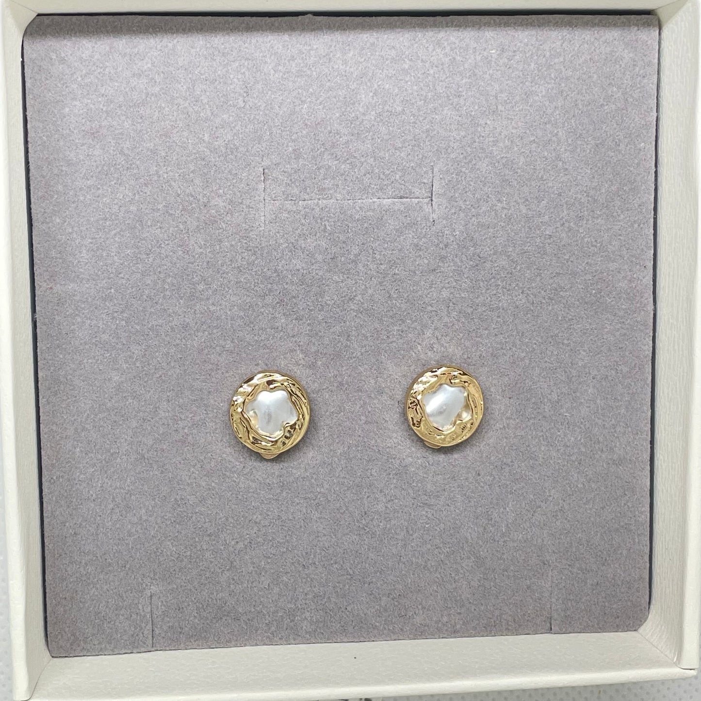 Boucles d'oreilles vintage en perles irrégulières Anne