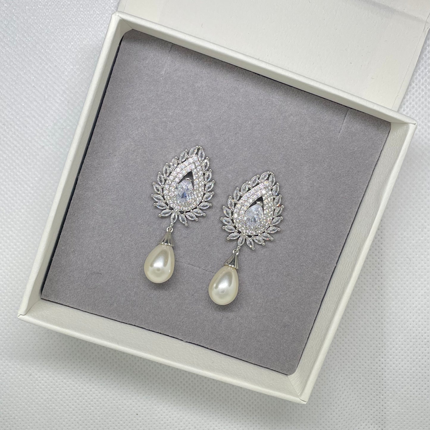 Eleanor Vintage Bridal Drop Earring