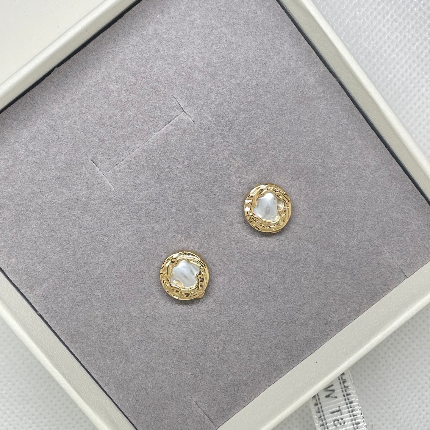 Boucles d'oreilles vintage en perles irrégulières Anne
