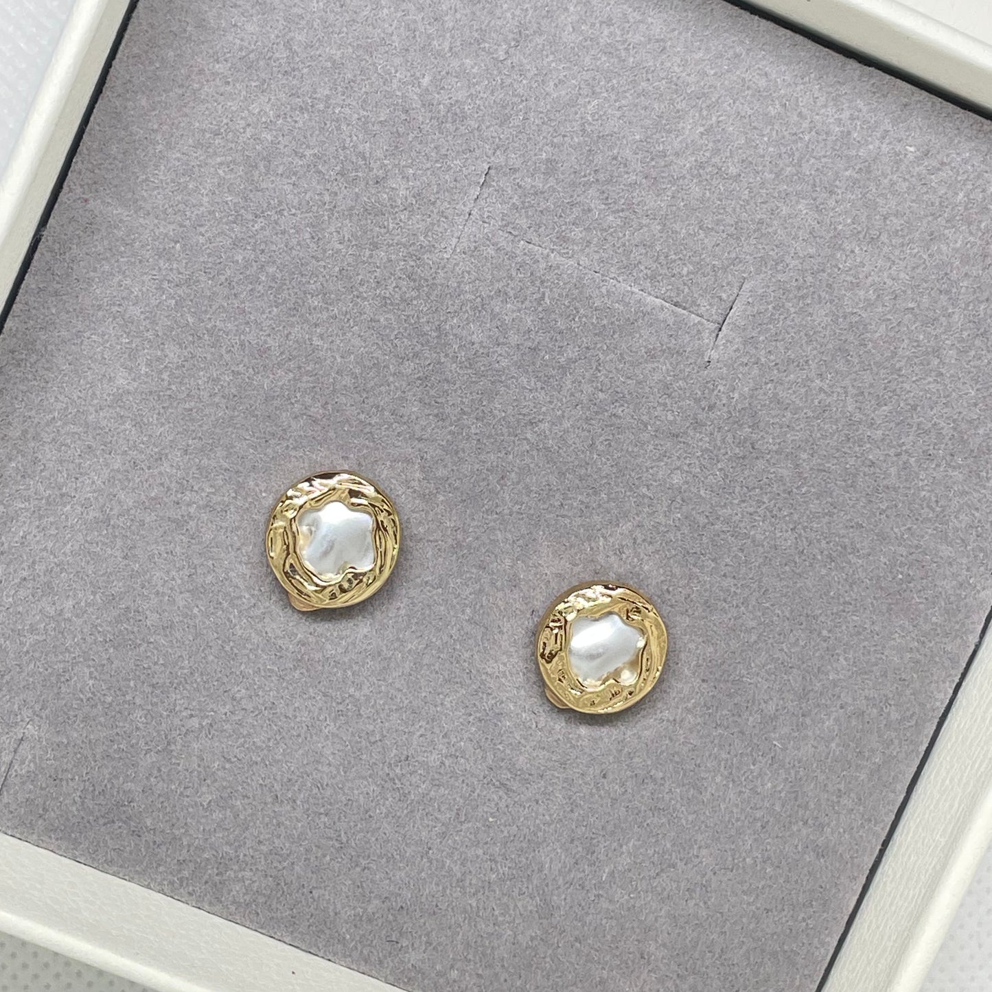 Boucles d'oreilles vintage en perles irrégulières Anne