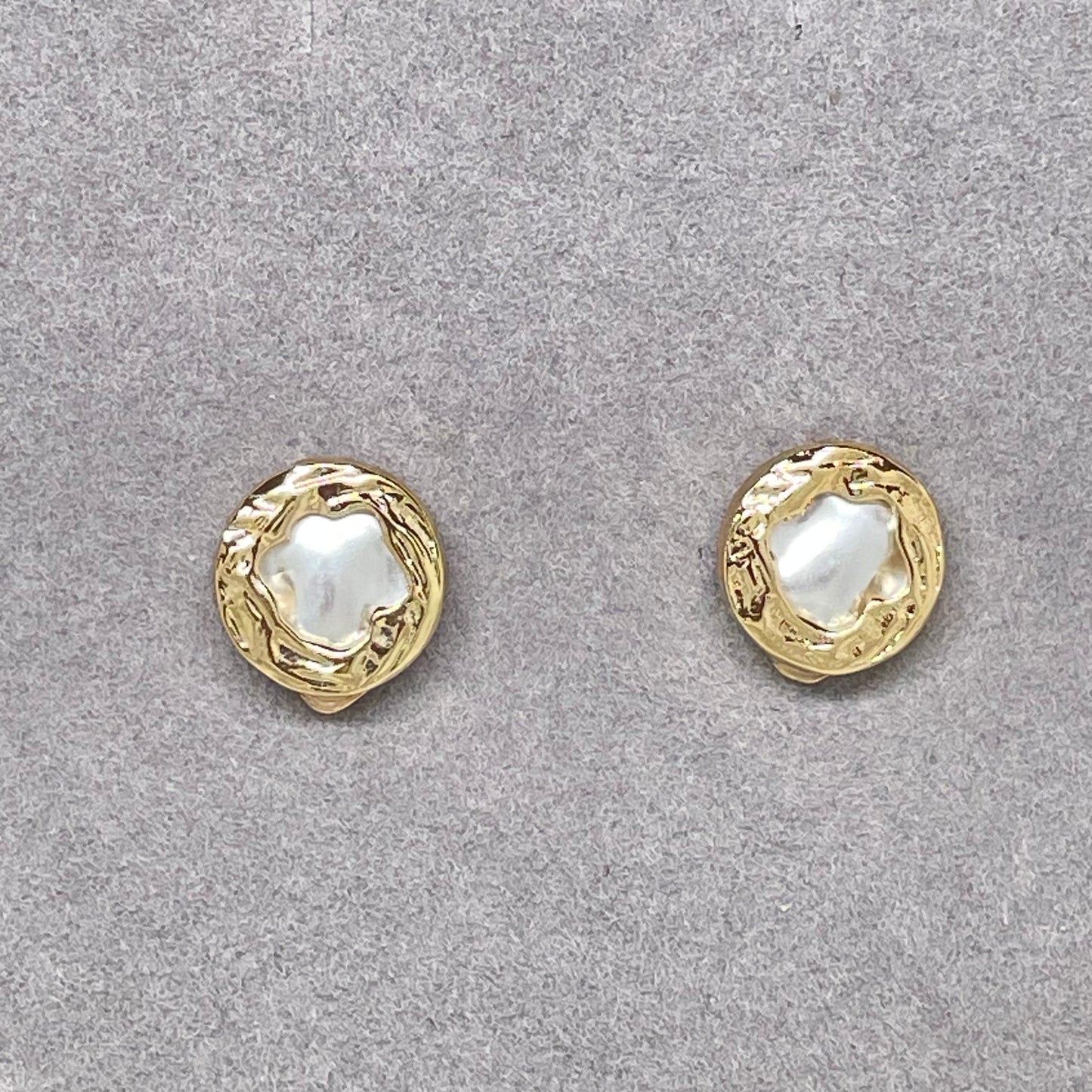 Boucles d'oreilles vintage en perles irrégulières Anne
