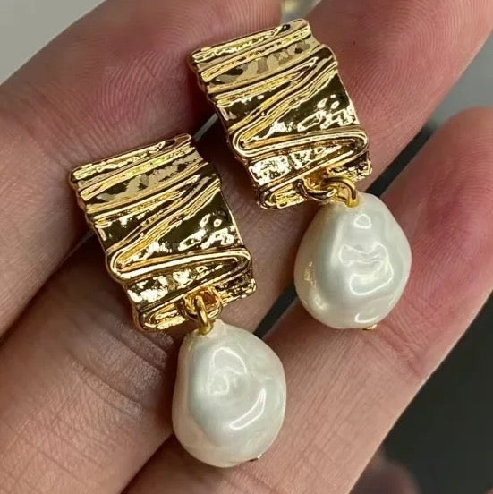 Freda Gold Baroque Pearl Drop