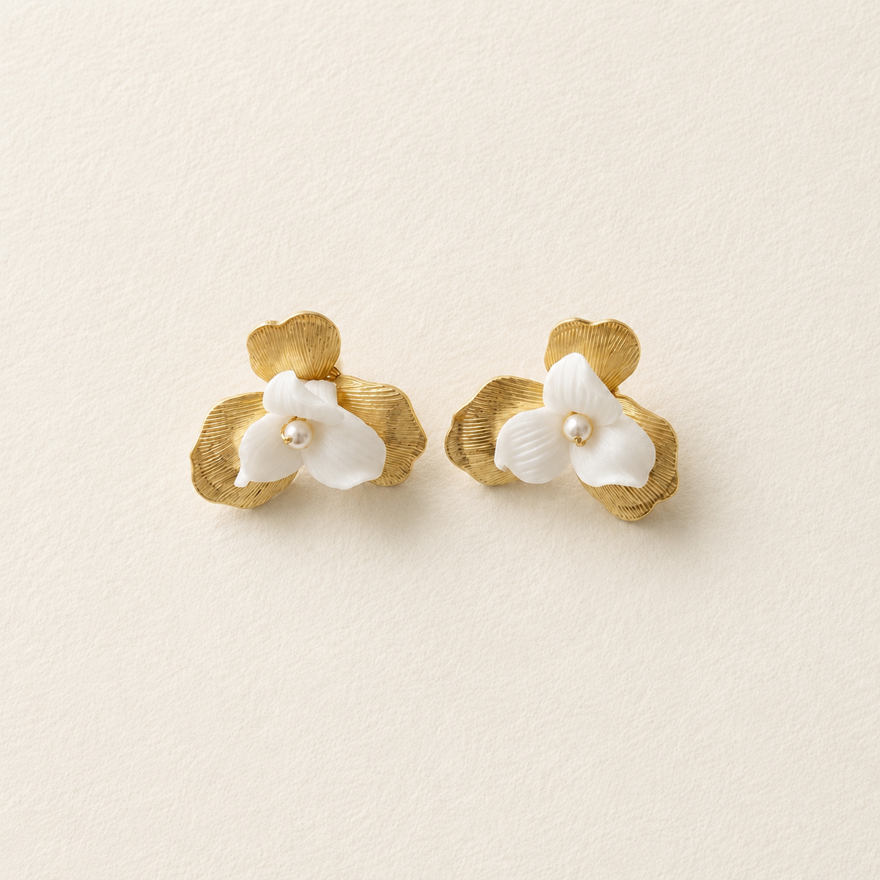 TINA EARRING