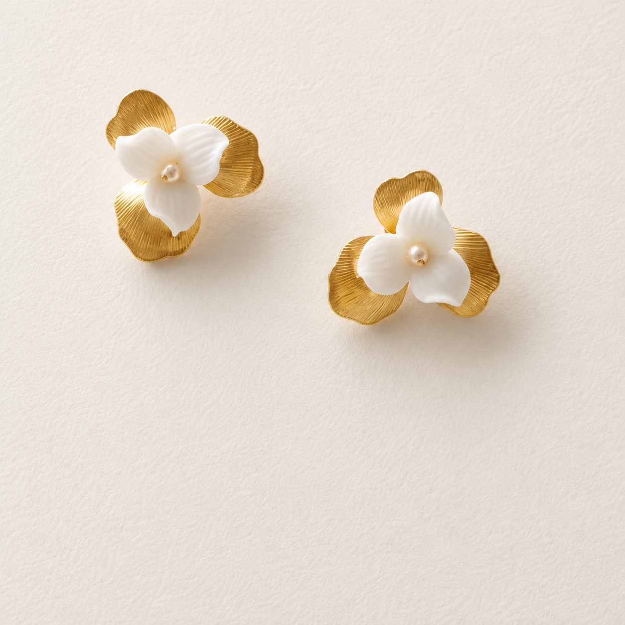 TINA EARRING