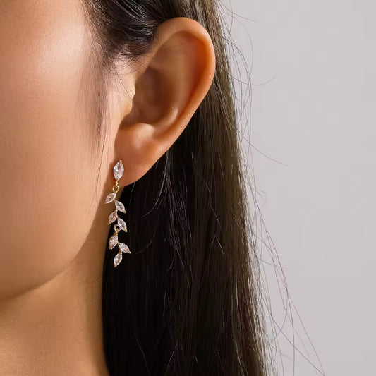 Boucles d'oreilles pendantes Aria en argent et oxyde de zirconium