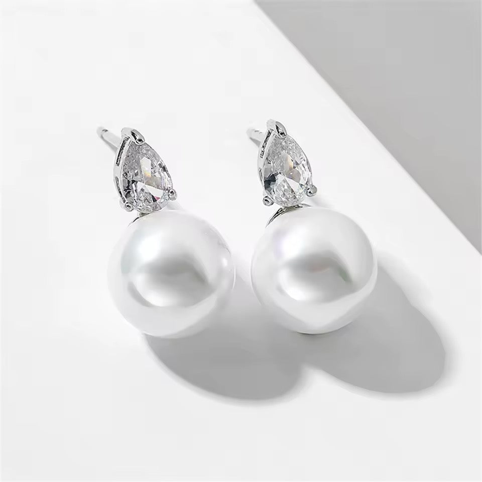 Vee Pearl Stud Earrings - Lizabetha Parker