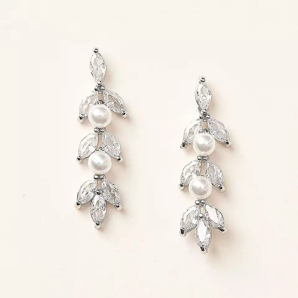 Tia Pearl Stud Earrings - Lizabetha Parker