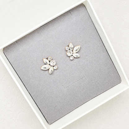 Boucles d'oreilles à tige en argent antique et zircones cubiques Scarlett