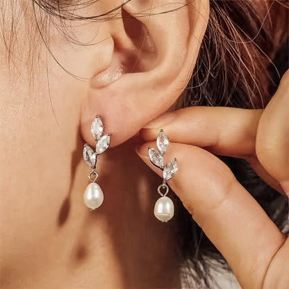 Boucles d'oreilles pendantes Lily Marquise en perles de zircone cubique