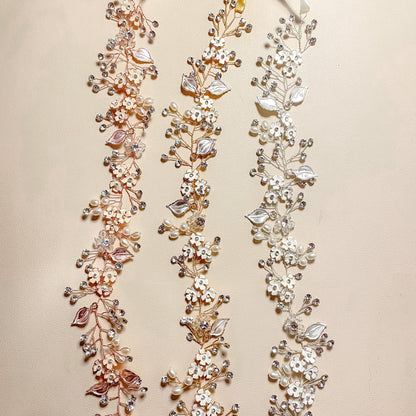 Fleur Debby et vigne à cheveux en strass