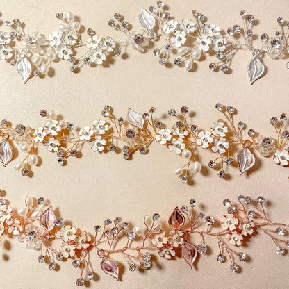 Fleur Debby et vigne à cheveux en strass