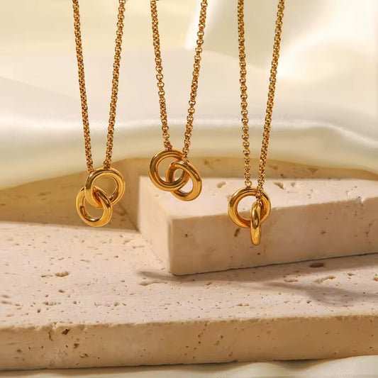 Amelie Love Knot Necklace